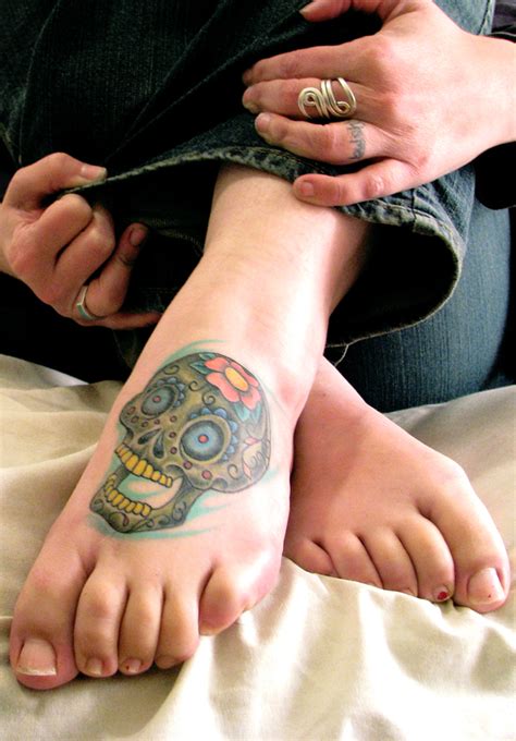 Wolf tattoo design dantel dövmesi küçük dövmeler müthiş dövmeler tasarım dövmeler. Ayak dövmesi modelleriayak bileği dövmesi - Muhteşem Ötesi ...