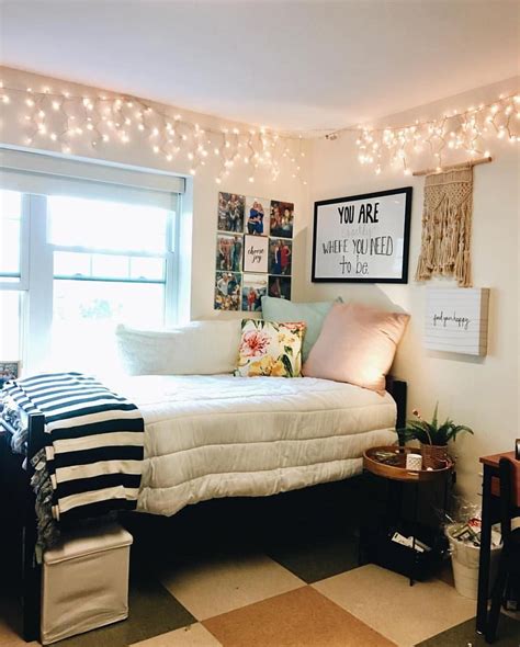 Make sure you've got the right organizational and decorative touches to make it feel instantly like home. Pin by gwynne haskins on DORM in 2019 | Small room bedroom ...