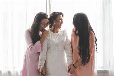Today, he has become a professional in hong ray discovered his passion for photography early, embarking on his first job as a wedding photographer when he was just 18 years old. Singapore Wedding Day Photoshoot With Multi Racial Malay And Chinese Couple | Michael ...