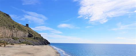 Tra i porti più attrezzati e rilevanti della provincia di salerno, il porto di marina di camerota è costituito da un molo di. Il Troncone di Camerota, la spiaggia dei naturisti