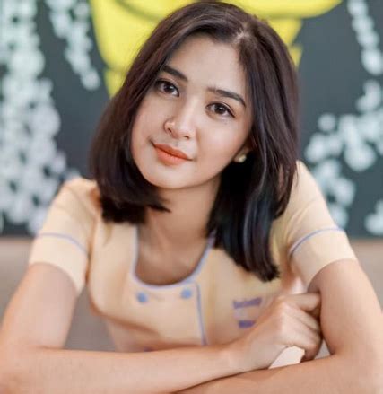 Mikha tambayong memulai karirnya pada tahin 2008 melalui ajang gadis sampul. Mikha Tambayong Profile| Contact Details (Phone number ...