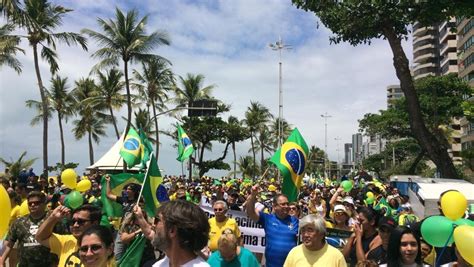 Essa manifestação tem que ser feita em brasília também, camaradas. Manifestação de bolsonaristas em Recife se refere a ...