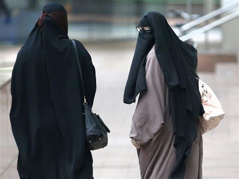 Aug 07, 2018 · the niqab is a veil for the face that leaves the area around the eyes clear. Small Insta :): 부르카