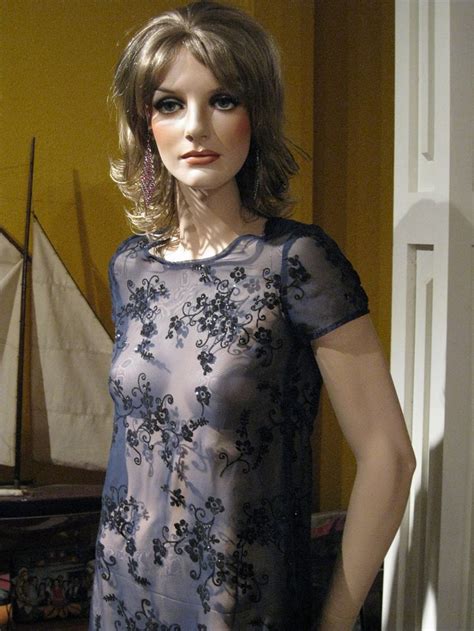 A very rich and successful playboy amuses . Decter Rene Russo | Rene russo, Mannequin heads, Fashion