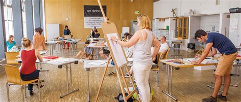 Wir bieten dir verschiedene studiengänge sowie workshops. Eva Bodnár - Aktzeichnen