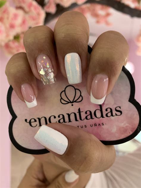 Hoy un diseño de uñas esculpidas decoradas para fiesta de noche y tambien para los dias de frio que ya estan muy cerca! Pin de alejandra natera en modelos de uas en 2020 | Uñas ...