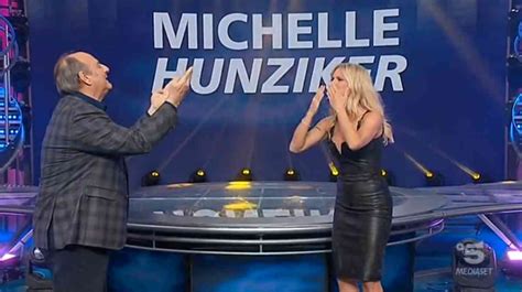 Guarda tutti i video delle puntate di striscia, i casi degli inviati, il gabibbo e le veline. Michelle Hunziker torna a Striscia la notizia 2020: Gerry ...