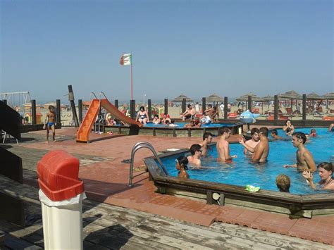 Appartamento al lido di spina situato al 1 e 2 piano a 50 metri dalla spiaggia con vista fronte pineta. Affitto appartamenti al Lido di Spina con servizio spiaggia