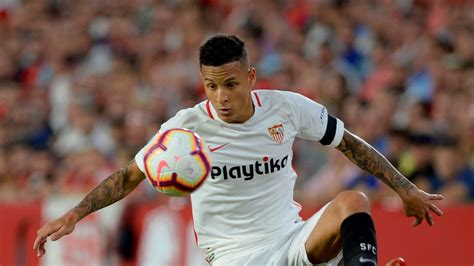 Guilherme antonio arana lopes (born 14 april 1997), known as guilherme arana, is a brazilian professional footballer who plays as a left back for atlético mineiro, on loan from sevilla. Guilherme Arana segue em pauta e Atlético espera o "ok" de ...