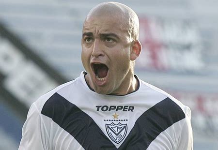 Santiago martín silva olivera (born 9 december 1980) is a uruguayan professional footballer who plays as a forward for argentinos juniors. FIFA autoriza ida de Santiago Silva para o Boca | Futebol ...