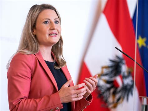 Mir geht es darum, dass sich in österreich keine parallelgesellschaften entwickeln dürfen. Susanne Raab Ministerin : Gemeinsam Gegen Gewalt An Frauen ...