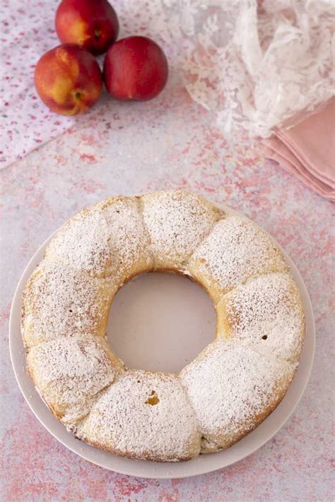 Il procedimento per il pan brioche fatto in casa inizia con la preparazione del lievito: CIAMBELLA DI PAN BRIOCHE ALLE PESCHE | Fatto in casa da Benedetta Rossi | Ricetta nel 2020 ...