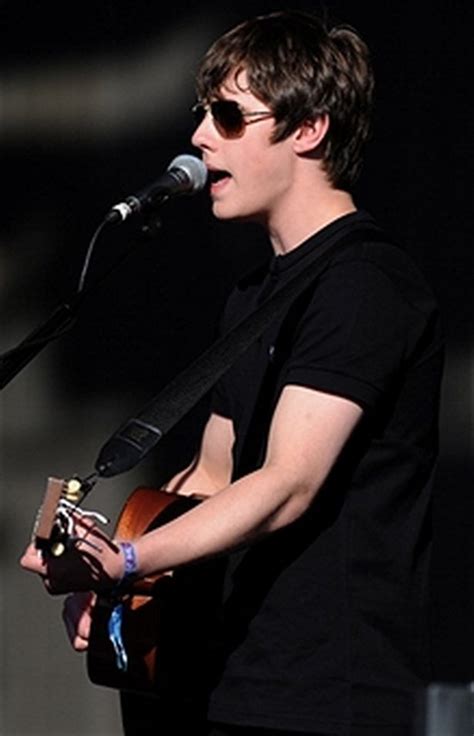 He's been actively singing professionally since 2011. Live review: Jake Bugg wows Irish fans during Olympia Theatre gig - Irish Mirror Online