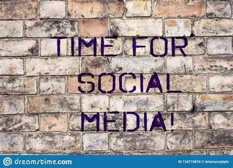 Ogni lingua crea i propri segni convenzionali, e il significato può variare in base a fattori sociali o soggettivi. Tempo Del Testo Della Scrittura Per I Media Sociali Amici ...