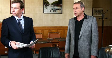 Telecharger commissaire moulin, saison 1 ou regarder commissaire moulin, saison 1 en streaming sur zone annuaire c'est avec la première saison de cette série policière que vous redécouvrirez les premiers épisodes du commissaire moulin interprété par yves rénier jeune. Commissaire Moulin