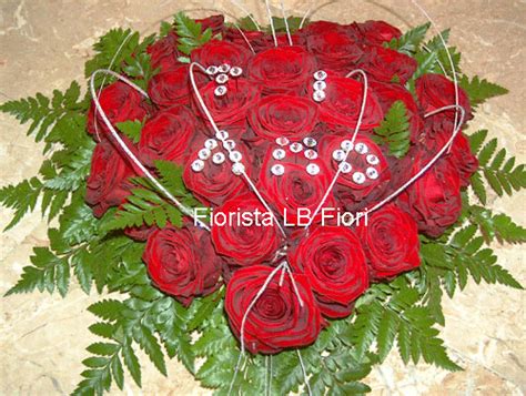 Scegli i nostri passionali cuori e bouquet di rose rosse. Cuore di rose rosse | Consegna fiori online a domicilio ...