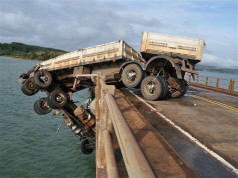 Gadis perawan virgin ngangkang kesakitan. G1 - Caminhão fica pendurado em ponte entre o Paraná e São ...