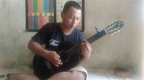 Ia adalah youtuber fingerstyle gitar yang memainkan gitar dengan skill yang sangat luar biasa. Profil dan Biodata Alip Ba Ta, dan Fakta Unik Sang Gitaris ...