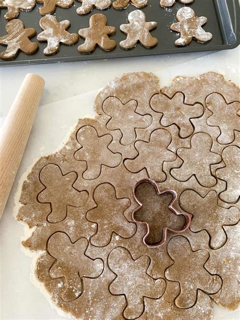 Or, pipe untinted or colored icing onto cookies. Archway Iced Gingerbread Man Cookies - Ginger Molasses Reasor S : Not only are they tasty, the ...
