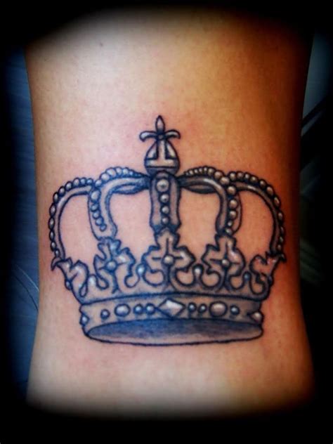 What does a crown tattoo mean? Tattoo Designs For Men Skull with crown n dices tattoo ...