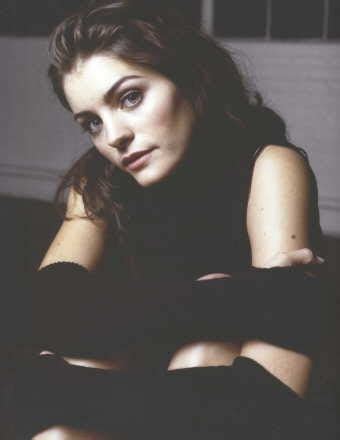 Nina fehren is an actress known for providing the voice, body, and face of excella gionne in resident evil 5. Nina Fehren