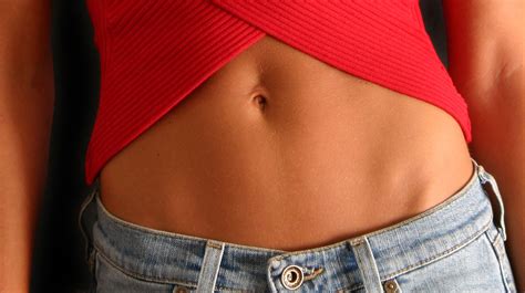 It is an expanded part of the gastrointestinal the image above is only intended to guide the reader to the location of the stomach and structures may be out of scale. 12 Facts About Belly Buttons | Mental Floss