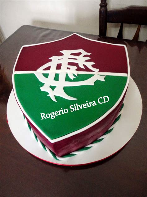 Escudo falso agitou dia nos bastidores do fluminense imagem: Rogerio Cake Designer: Bolo Fluminense Escudo