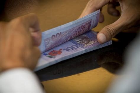 Beliau mempunyai pengalaman membantu ramai pemilik dan pembeli hartanah dalam urusan jual beli. Ringgit cecah paras tertinggi dalam tempoh tiga bulan ...