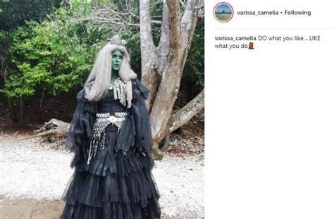 Dulu terkenal jadi sosok mak lampir, begini keadaan farida pasha yang penampilannya bikin pangling! 5 Potret Wajah Manis di Balik Seramnya Sosok Mak Lampir ...