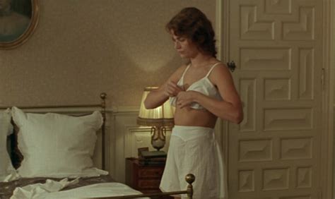 Cinsel doyumsuzluğu, genç kadını alt sınıftan bir koru bekçisiyle ilişkiye iter. Lady Chatterley (2006) | h metz | Flickr