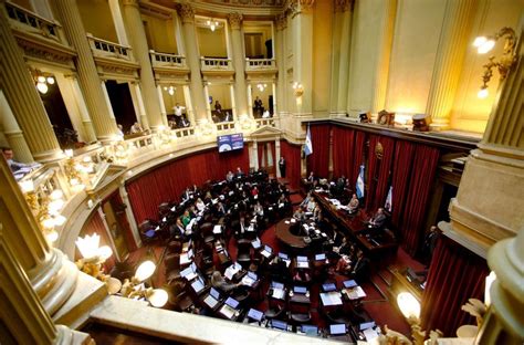 El 11 de marzo de de 2006 por la reforma constitucional solo podia haber senadores elegidos por el pueblo eliminando los designados y vitalicios. Cámara de Diputados argentina aprueba presupuesto 2018 y ...