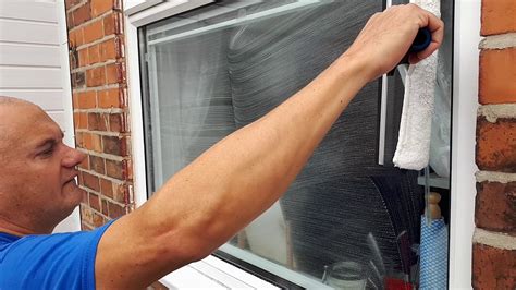 It seems that the current infatuation with people is to treat all training like they are olympic lifts. Moreman Excelerator squeegee amateur cleaning windows like ...