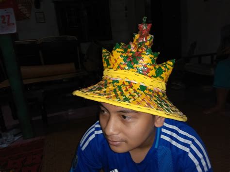 Sirat adalah sebidang kain yang berukuran 50 cm x 500 cm. Koleksi Barangan Sarawak: Topi Traditional Ngajat Anyaman ...