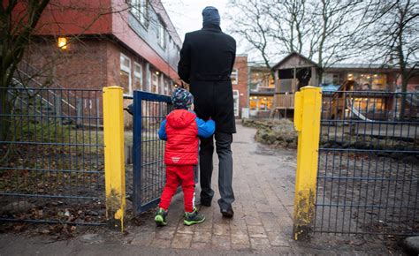 Ob du dein kind schon in der schwangerschaft anmelden solltest, hängt vom wohnort und der gewünschten einrichtung ab. Ab Montag in Kitas nur noch Notbetreuung | FINK.HAMBURG