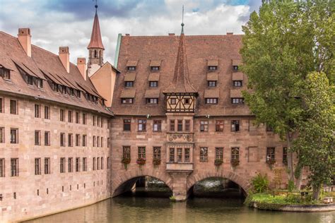 Stifter war konrad groß an den noch heute eine, am nordende der. Heilig-Geist-Spital - Nürnberg Foto & Bild | architektur ...