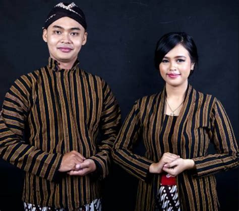 Inspirasi pengantin jawa, sungguh menawan model sanggul dan ronce buka_ bit.ly/jual_roncemelati_sanggulmodern atau. Pakaian Adat Jawa Asli Budaya Indonesia Tradisional Hingga ...