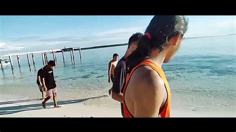 Buku berjudul 'habis gelap terbitlah terang' sudah bukan barang asing bagi masyarakat indonesia. Habis Gelap Terbitlah Terang - YouTube