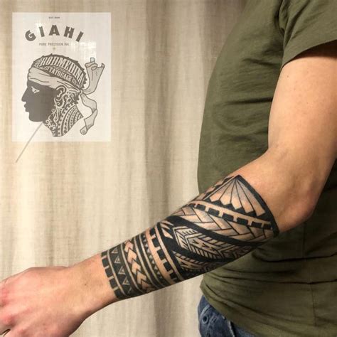 Most of the maori tribal tattoos appear on the face, as the maoris consider the head a very sacred part of. maori jewelry #Maoritattoos | Tatuaje maori antebrazo, Tatuaje maori, Diseños de tatuaje maorí