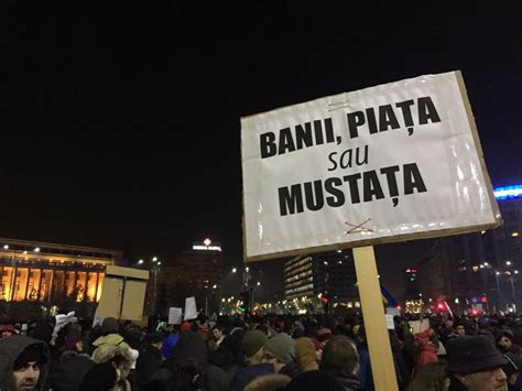 In traducere libera, asta inseamna ca fara el am fi ca. Colectie pancarte proteste anti guvern