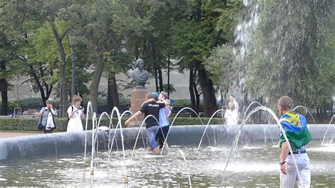 День ВДВ - купание в Фонтане. Адмиралтейский проспект ...