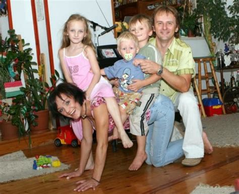 Novák katalin férjével, és három gyermekével az új családvarázsban! Biográfia - Szandi