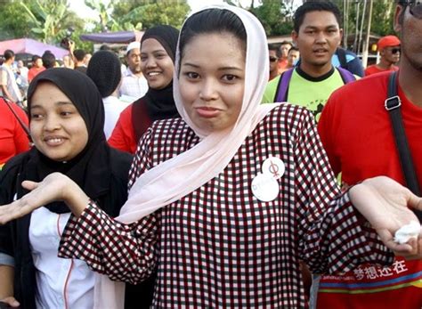 Dyana sofya pictures scandal, kantoi ? Rakaman Penyokong UMNO Mengamok Halau Lim Kit Siang Dan ...