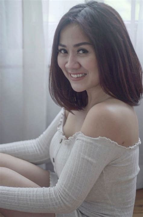 5 Pesona Tante Ernie yang Bikin Gagal Fokus | Dream.co.id