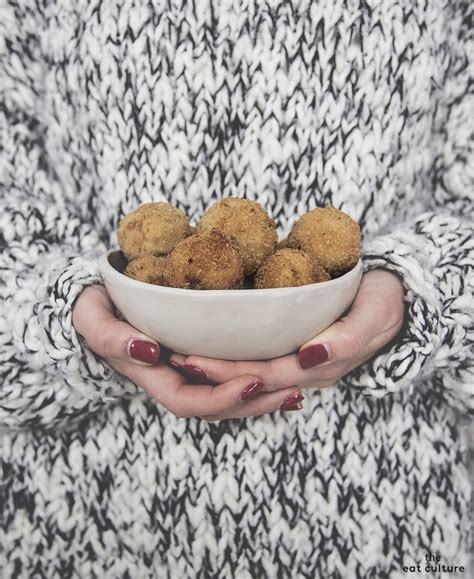 La ricetta è semplice e veloce. Senti come suonano le polpette di carne fritte con patate ...