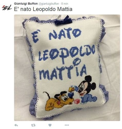 Gianluigi buffon è un calciatore, nato il 28 gennaio del 1978 a carrara, in una famiglia di sportivi. Nato Leopoldo Mattia, figlio di Gigi Buffon e Ilaria D ...