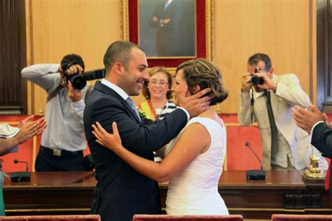 Y si vais a casaros por la iglesia con una persona distinta a la que se casó con vosotros previamente por lo. El coste de casarse por lo civil en León capital: entre ...