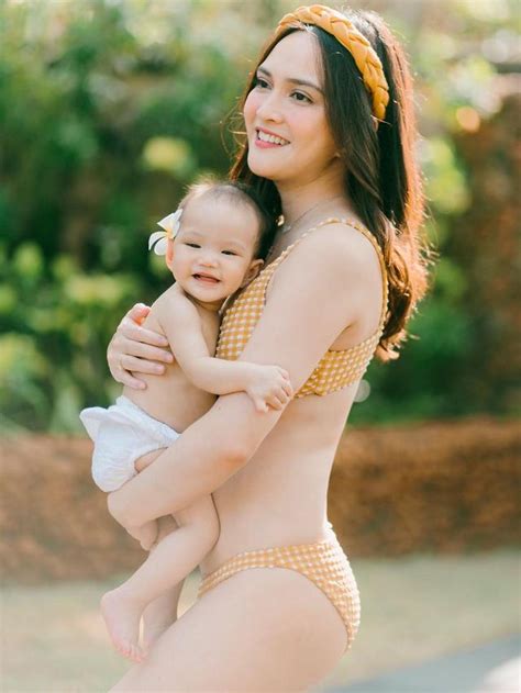 Welcome to facebook page official shandy aulia. 5 Potret Shandy Aulia, Momong Bayi Pakai Bikini - News ...