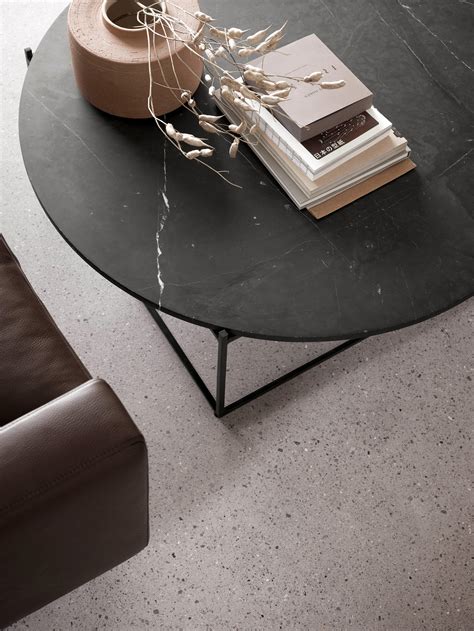 Marble, glass, frosted glass different colors and sizes are available. CIRCLE - Coffee tables from Wendelbo | Architonic