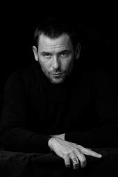 Sagamore stévenin (born 9 may 1974, in paris) is a french actor, sometimes also listed thomas stévenin in film credits. Сагамор Стевенен — фильмы — КиноПоиск