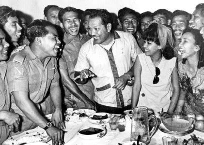 Filem ahmad albab (1968) p.ramlee full movie. Pin by Mohd Fakhrolruzi Bin Ahmad on P Ramlee | Actors ...